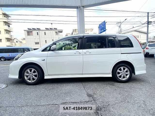 Toyota ISIS 2010-01 273126-19