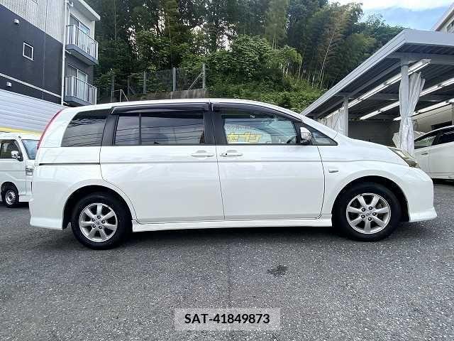 Toyota ISIS 2010-01 273126-18