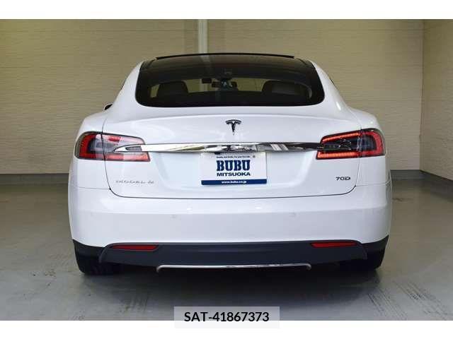 Tesla MODEL S 2015-12 287616-7