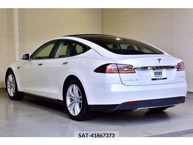 Tesla MODEL S 2015-12 287616-8