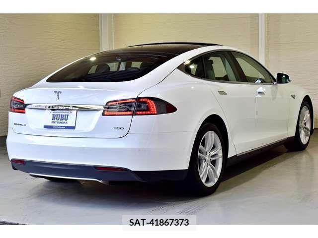 Tesla MODEL S 2015-12 287616-2