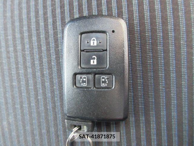 Toyota VOXY 2019-05 370508-27