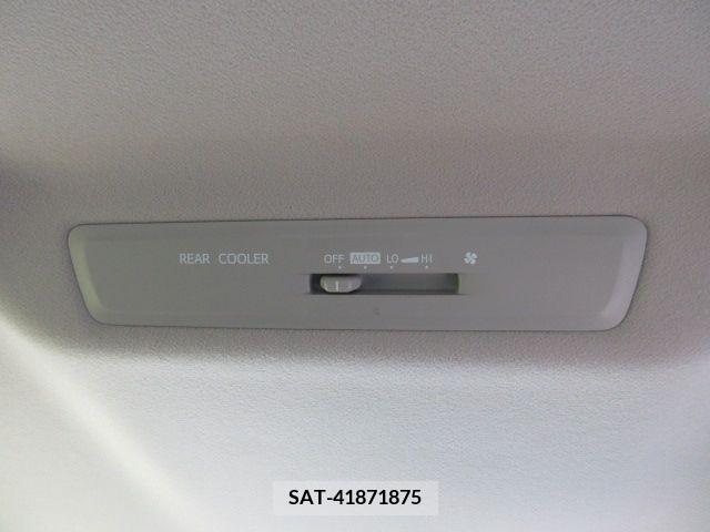 Toyota VOXY 2019-05 370508-21