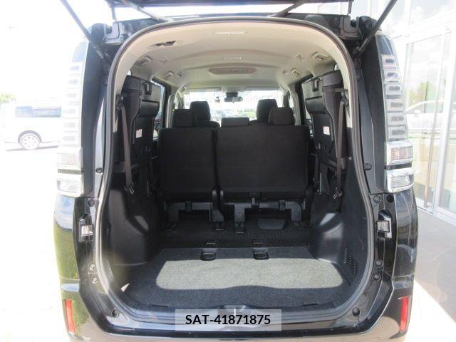 Toyota VOXY 2019-05 370508-10