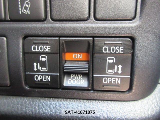 Toyota VOXY 2019-05 370508-17