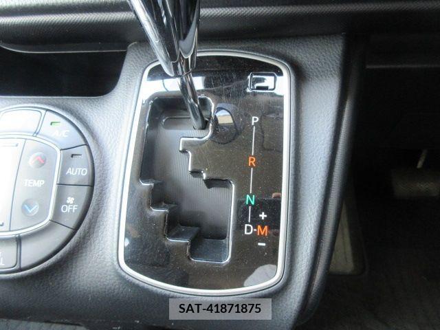Toyota VOXY 2019-05 370508-14