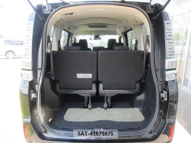 Toyota VOXY 2019-05 370508-9