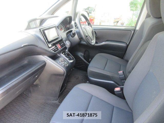 Toyota VOXY 2019-05 370508-4