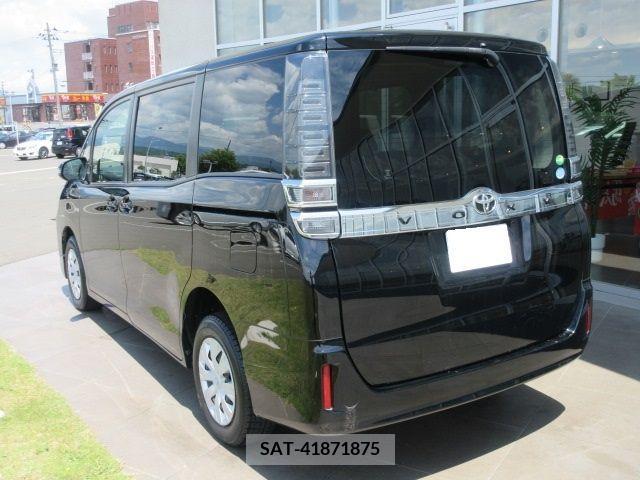 Toyota VOXY 2019-05 370508-3