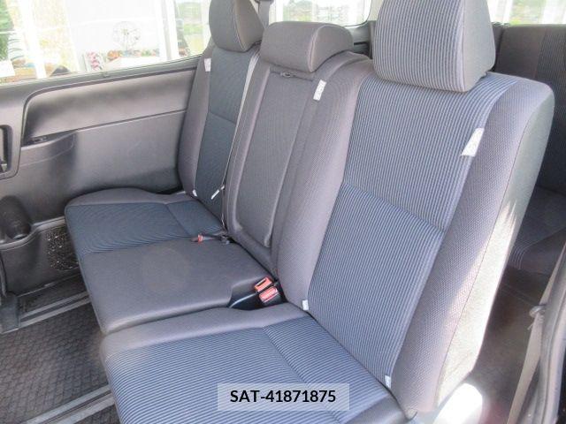Toyota VOXY 2019-05 370508-5