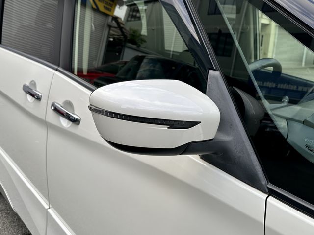 Nissan SERENA 2016-11 22063-8