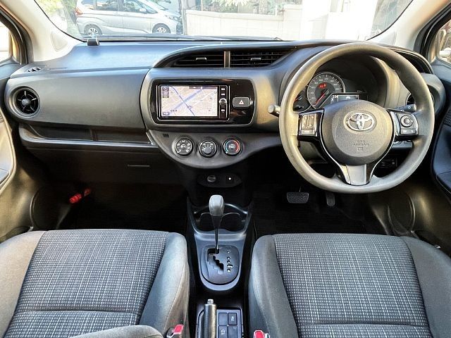 Toyota VITZ 2017-12 182826-1