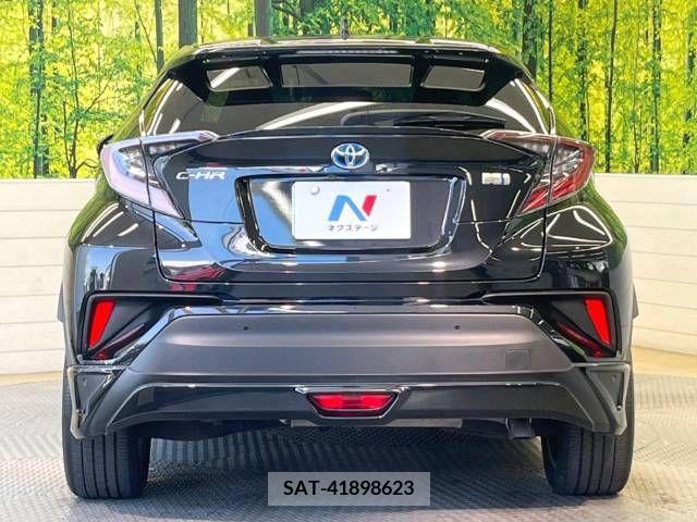 Toyota C-HR 2017-10 389959-15