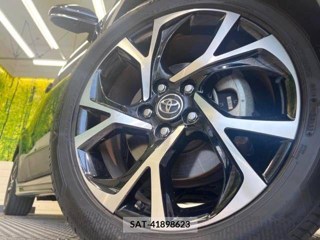 Toyota C-HR 2017-10 389959-13