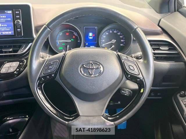 Toyota C-HR 2017-10 389959-11