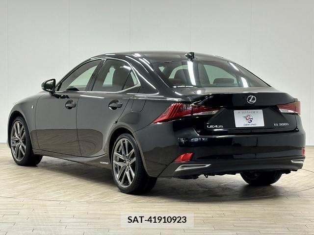 Lexus IS 2020-01 214383-16