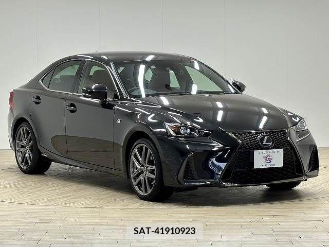 Lexus IS 2020-01 214383-14