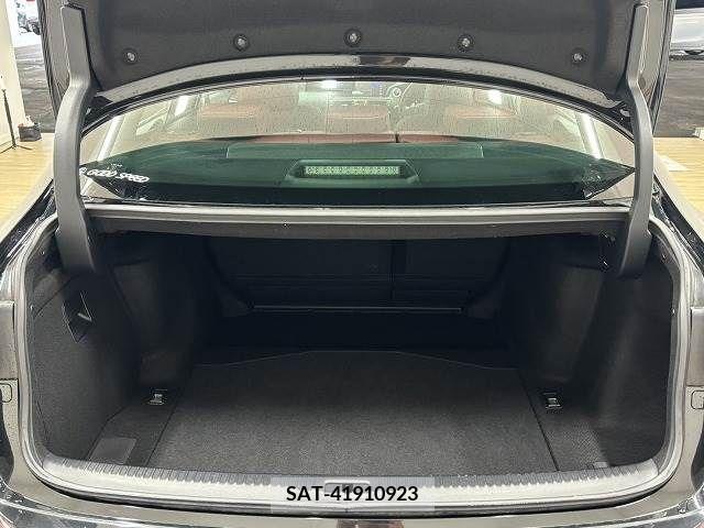 Lexus IS 2020-01 214383-12
