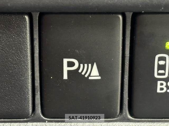 Lexus IS 2020-01 214383-10
