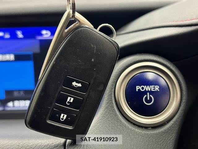Lexus IS 2020-01 214383-9
