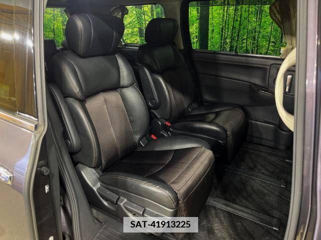 Nissan ELGRAND 2015-07 383626-11