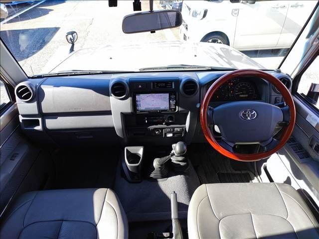 Toyota LAND CRUISER 2015-04 1064-2