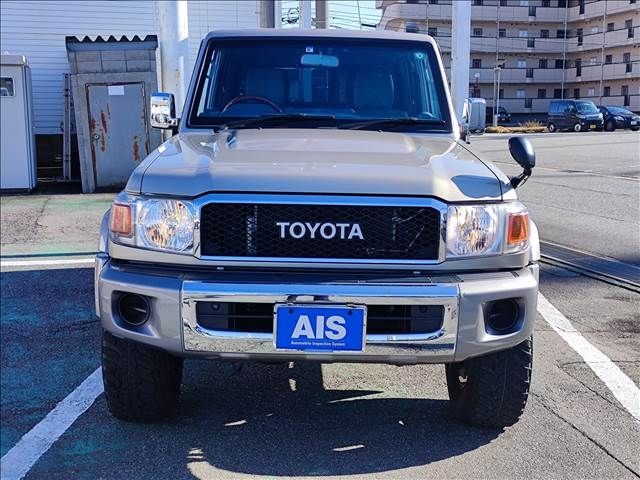 Toyota LAND CRUISER 2015-04 1064-3