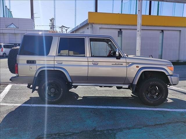 Toyota LAND CRUISER 2015-04 1064-5