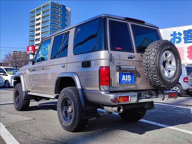 Toyota LAND CRUISER 2015-04 1064-6