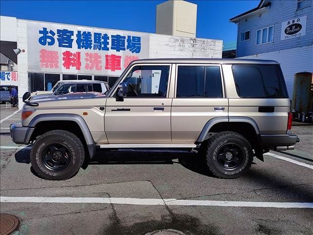 Toyota LAND CRUISER 2015-04 1064-7