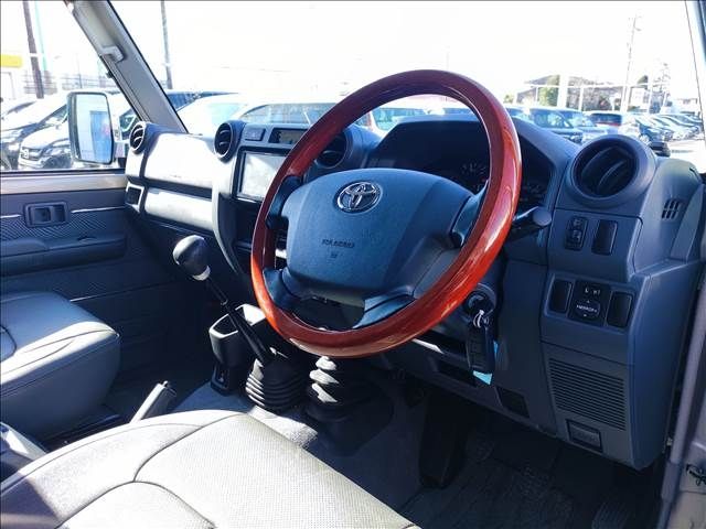 Toyota LAND CRUISER 2015-04 1064-12