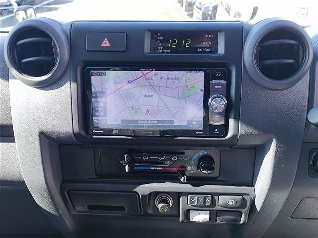 Toyota LAND CRUISER 2015-04 1064-16