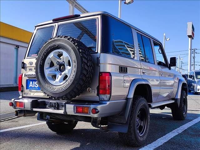 Toyota LAND CRUISER 2015-04 1064-1