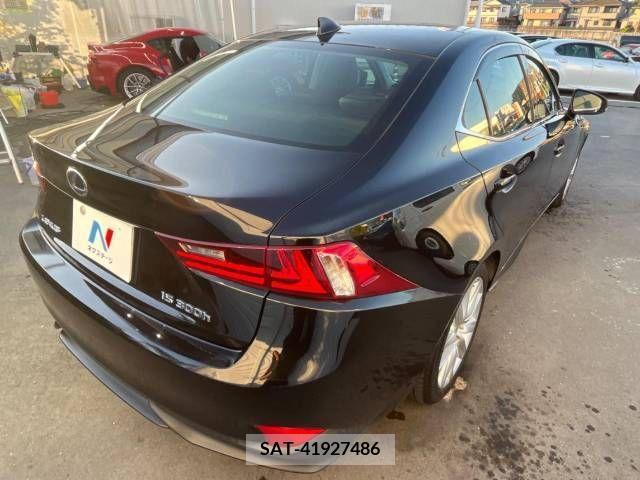 Lexus IS 2014-02 300077-17