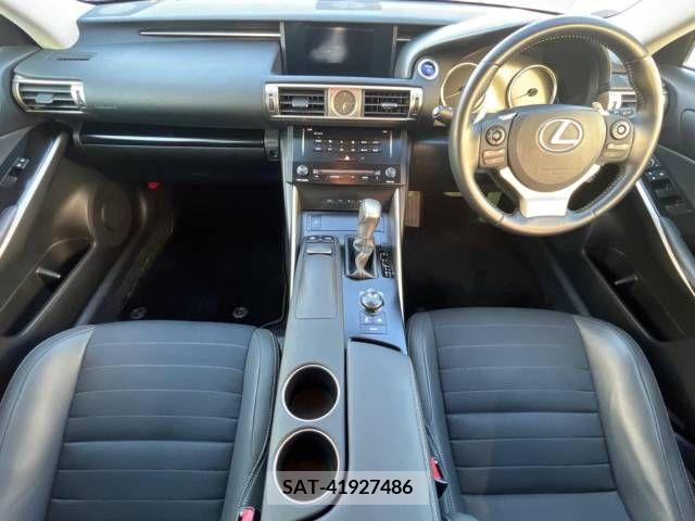 Lexus IS 2014-02 300077-1