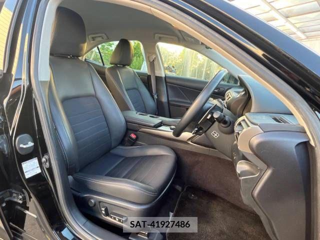 Lexus IS 2014-02 300077-9