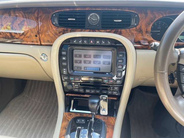 Jaguar XJ SERIES 2007-10 7976-17