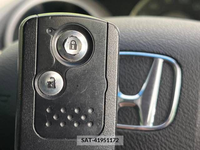 Honda FIT HYBRID 2011-10 343696-7