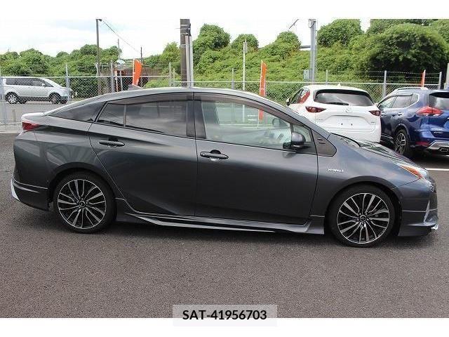 Toyota PRIUS 2017-02 350683-6