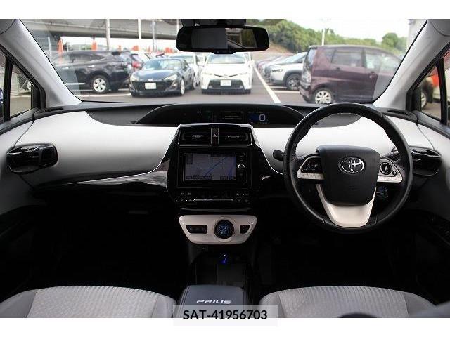 Toyota PRIUS 2017-02 350683-15