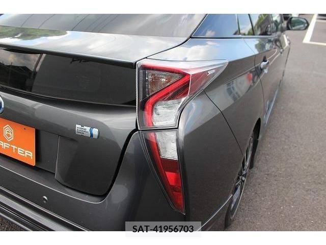 Toyota PRIUS 2017-02 350683-10