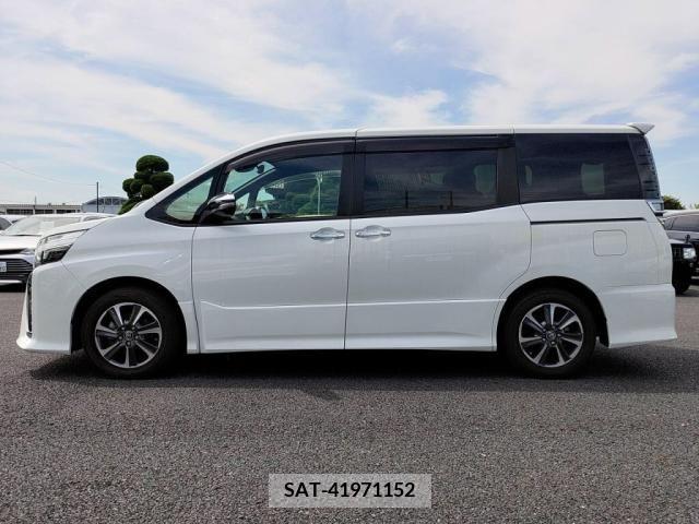 Toyota VOXY 2018-12 370483-11