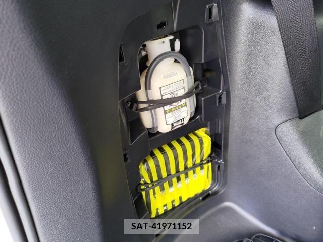 Toyota VOXY 2018-12 370483-27