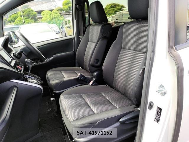 Toyota VOXY 2018-12 370483-21