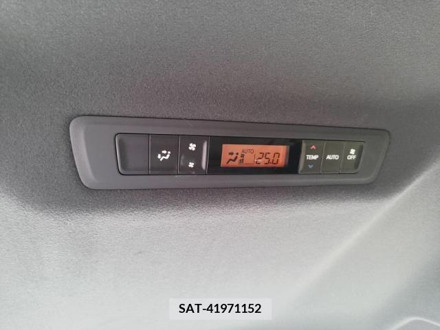 Toyota VOXY 2018-12 370483-19