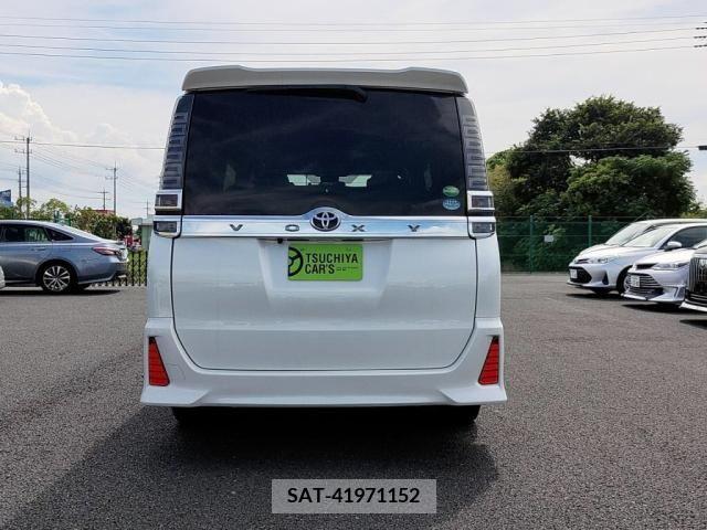 Toyota VOXY 2018-12 370483-9