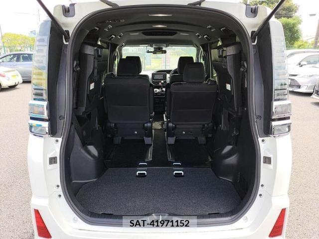 Toyota VOXY 2018-12 370483-25