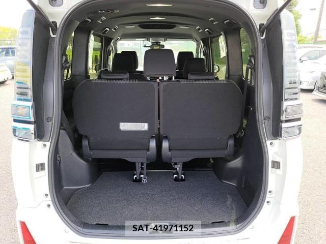 Toyota VOXY 2018-12 370483-24