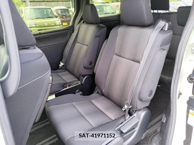 Toyota VOXY 2018-12 370483-22