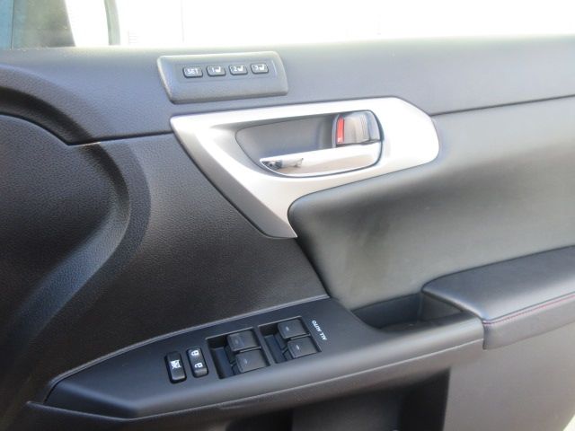 Lexus CT 2012-11 12439-27